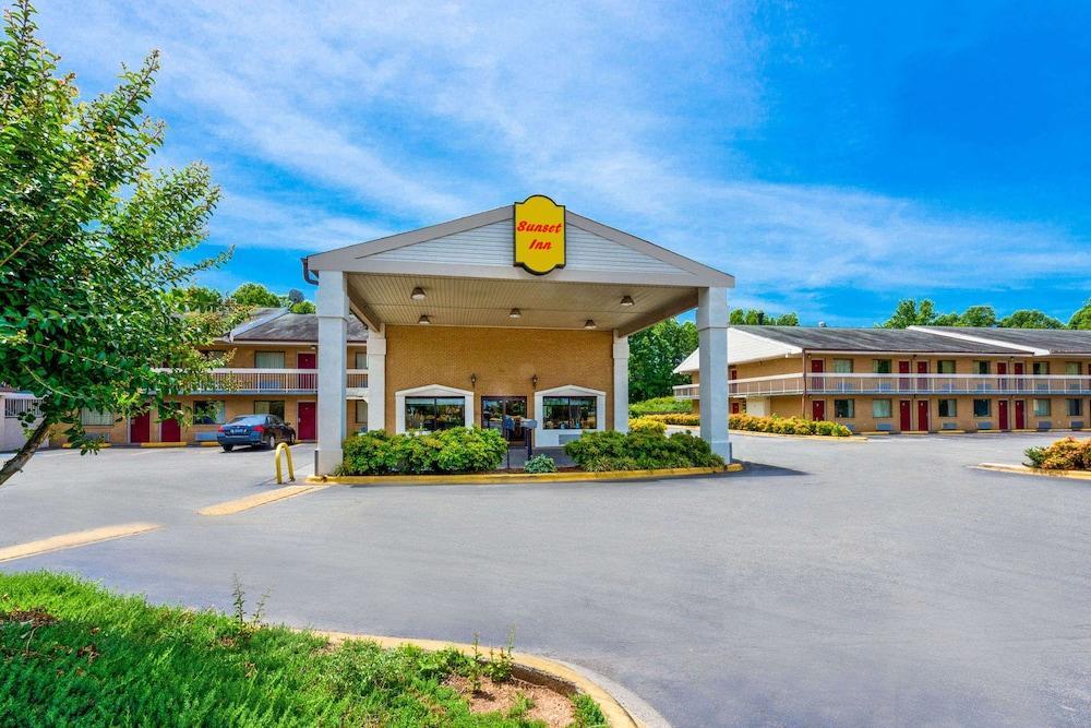 שרלוט Sunset Inn Northlake מראה חיצוני תמונה