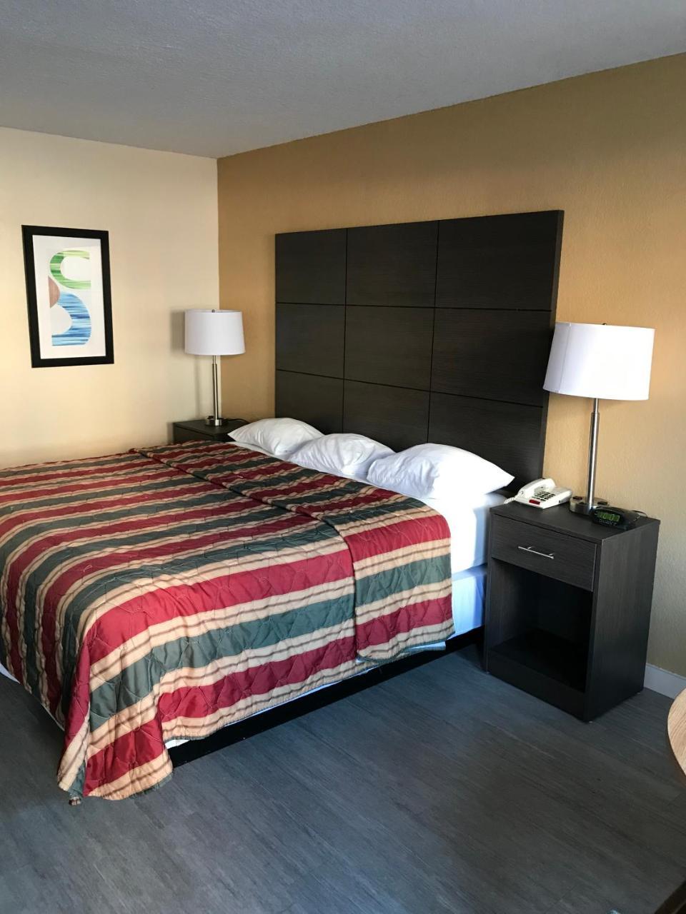 שרלוט Sunset Inn Northlake מראה חיצוני תמונה