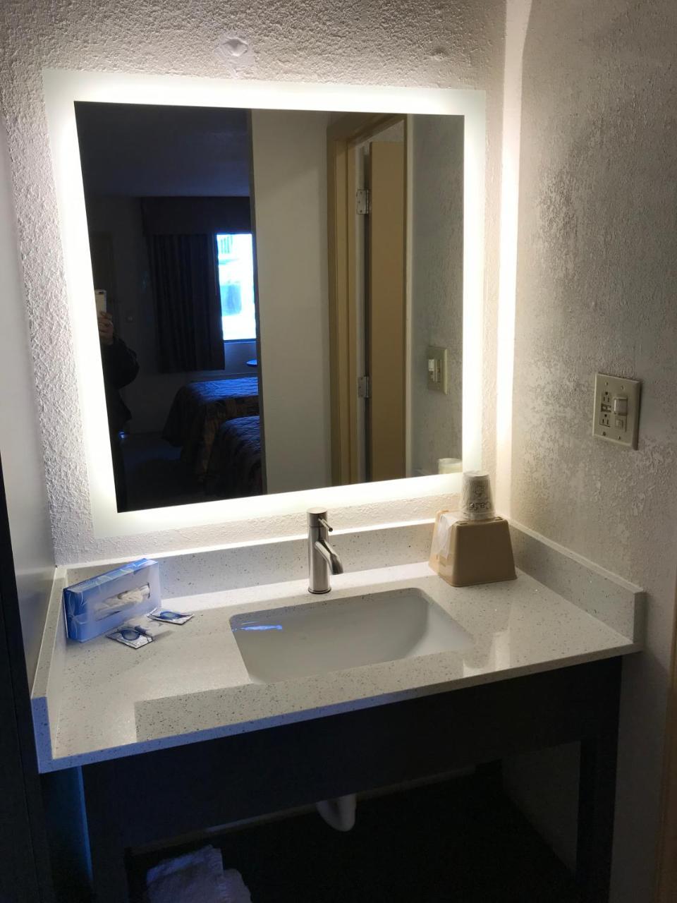 שרלוט Sunset Inn Northlake מראה חיצוני תמונה