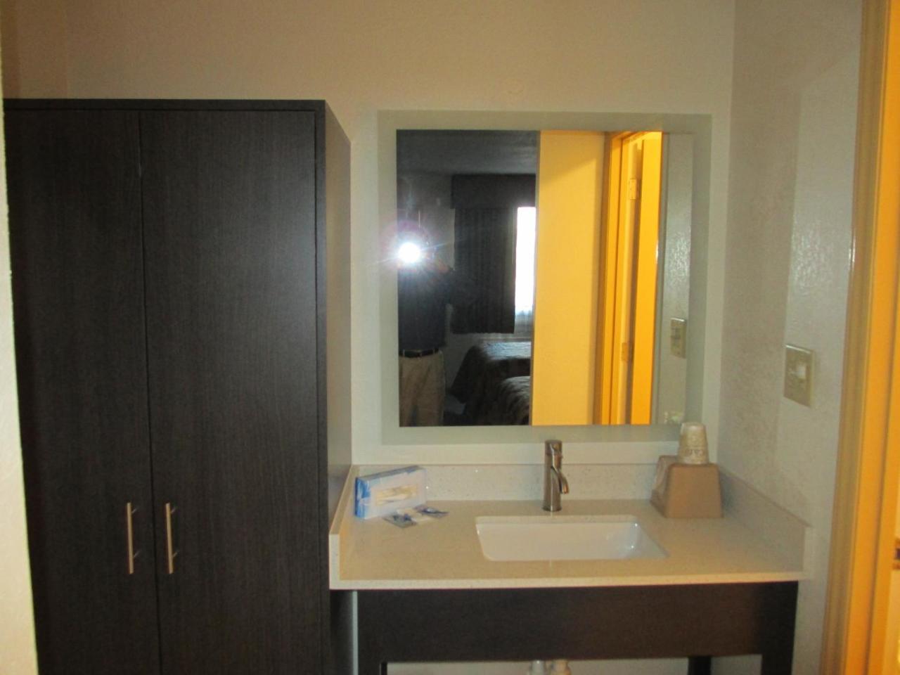 שרלוט Sunset Inn Northlake מראה חיצוני תמונה